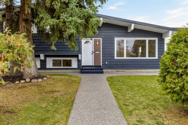 Property Photo:  467 Queen Charlotte Road SE  AB T2J 5H8 