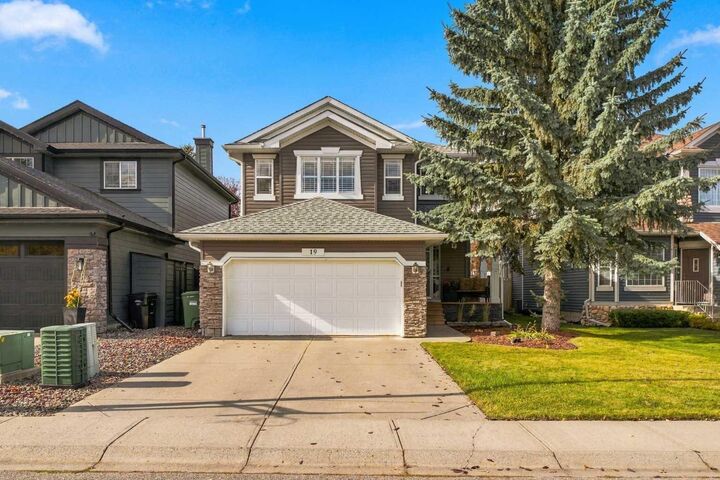 Property Photo:  19 Chapman Way SE  AB T2X 3R1 