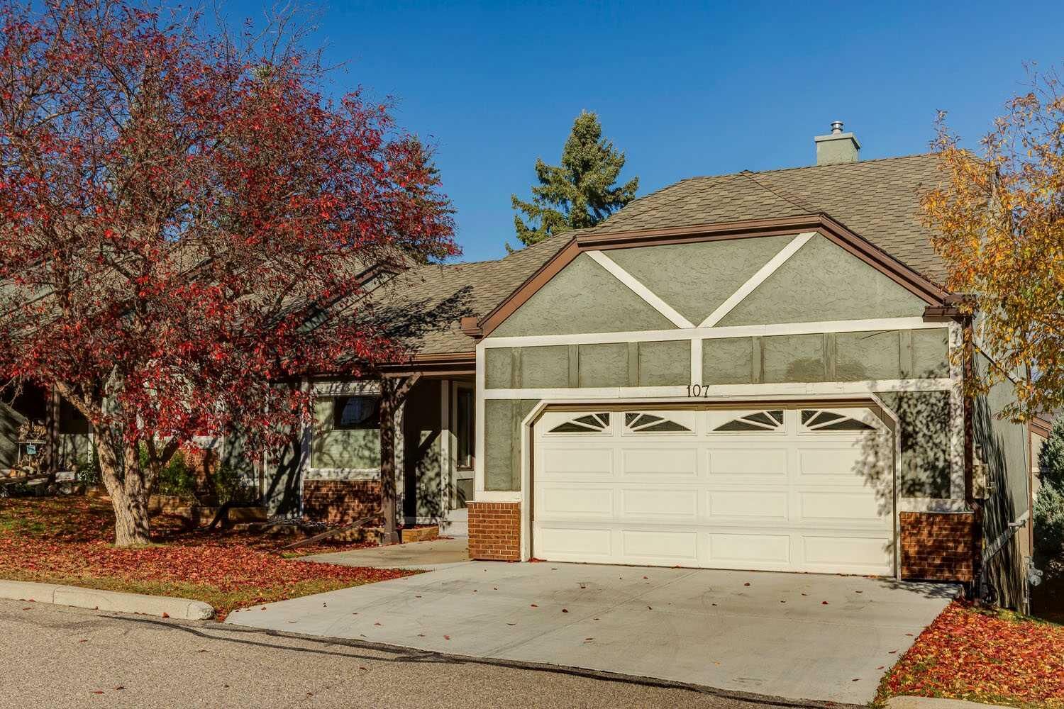 Property Photo:  107 Coach Side Terrace SW  AB T3H 2T3 