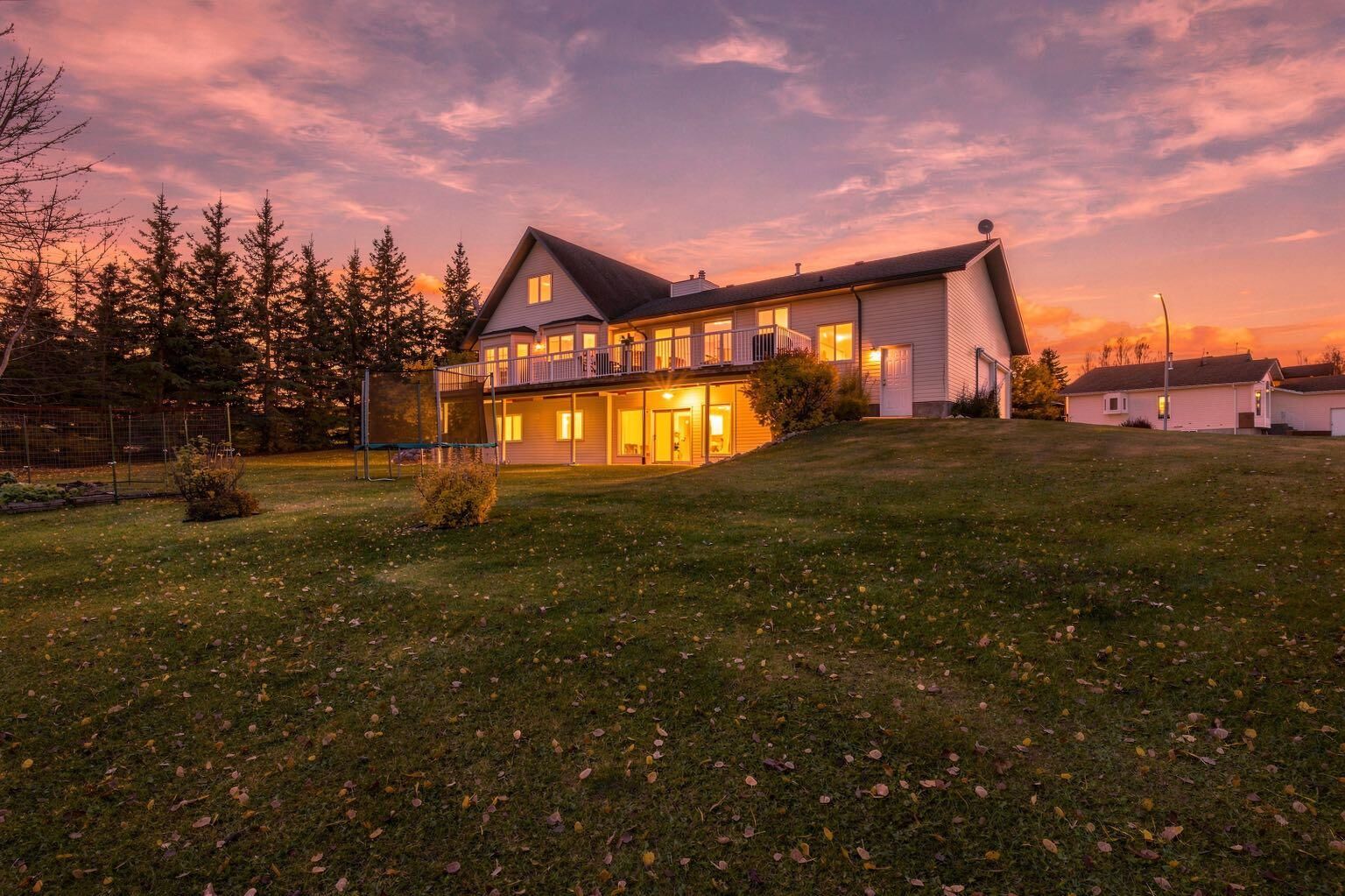 Property Photo:  4102 Hees Drive  AB T9S 1J5 
