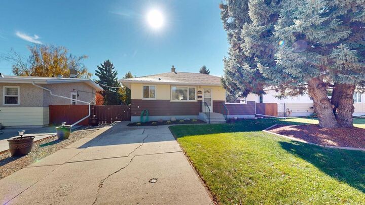 Property Photo:  1416 18 Avenue S  AB T1K 1B7 