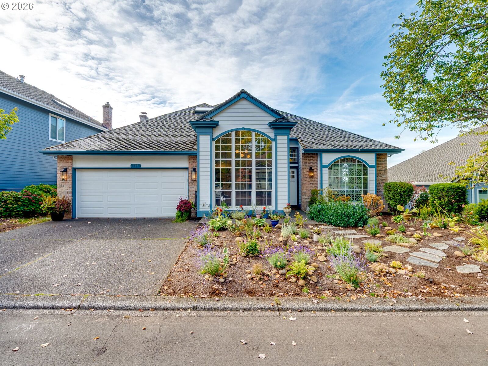 Property Photo: 13811 SE 36th St WA 98683