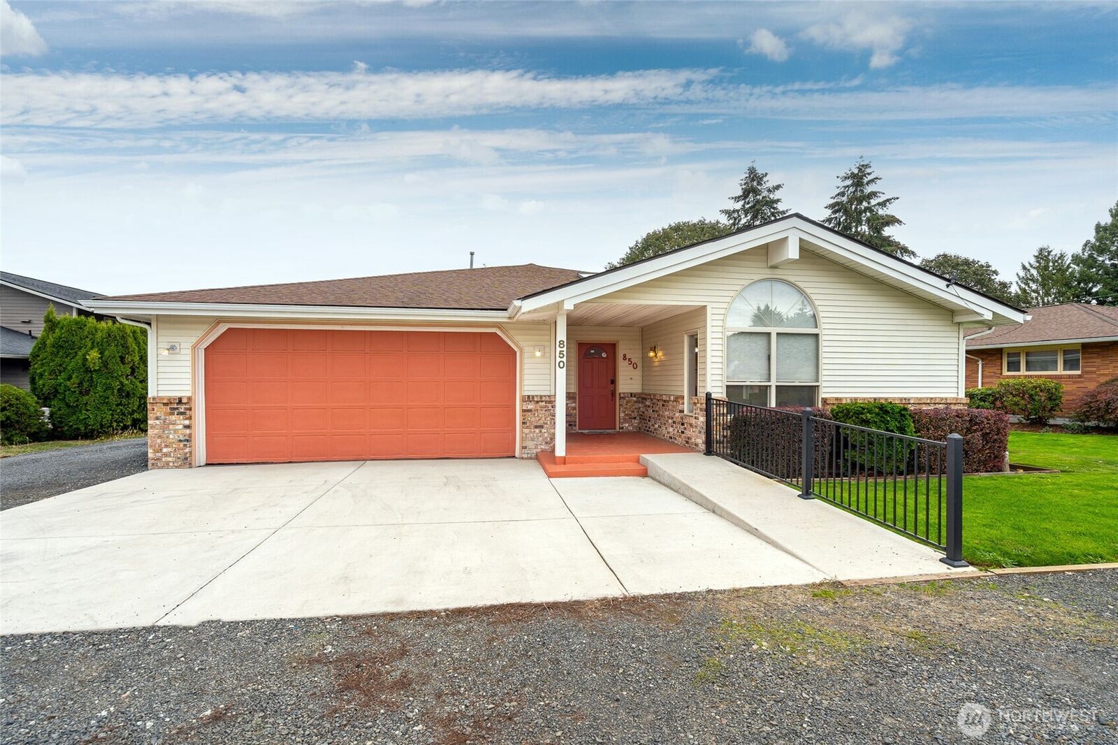 Property Photo: 850 SW 18th Street WA 98532