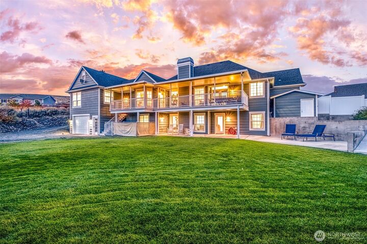 Property Photo:  341  Canyon View Crt  WA 98823 
