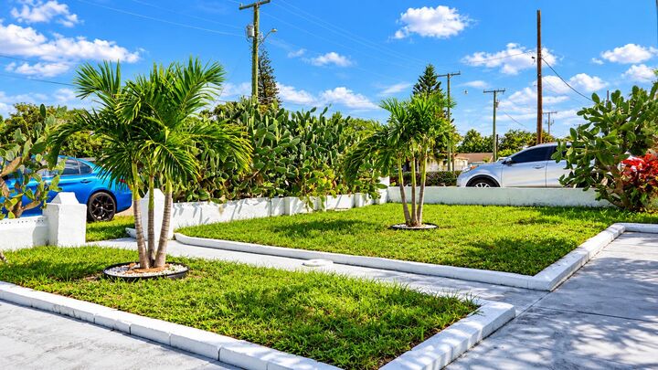 Property Photo:  173 W 16th Street  FL 33404 