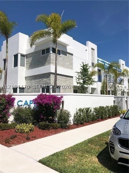 Property Photo: 1629 NE 9th St 1629 FL 33304