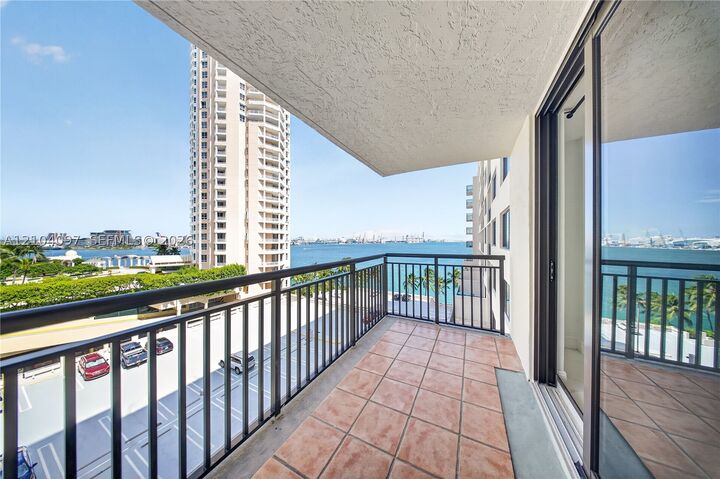 Property Photo:  540 Brickell Key Dr 916  FL 33131 