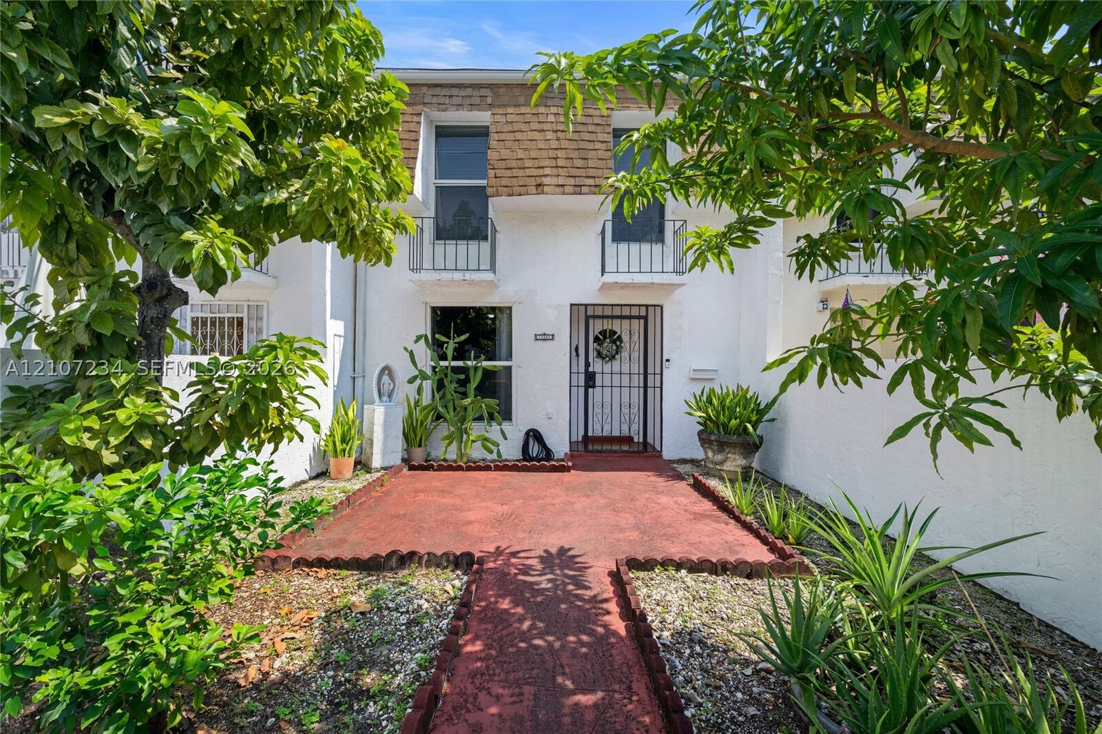 Property Photo: 13507 NE 24th Ct FL 33181