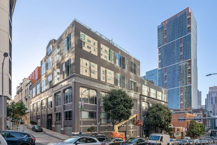 Property Photo:  18 Lansing Street 402  CA 94105 