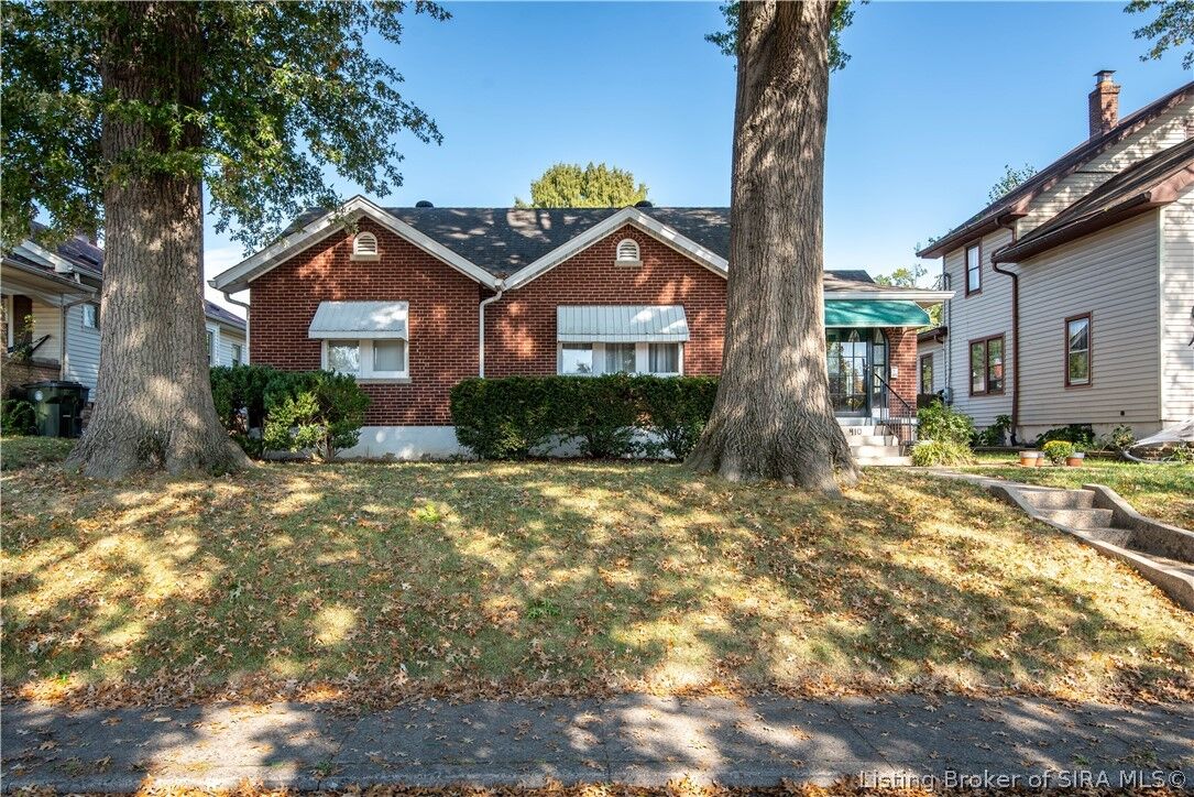 Property Photo:  410 Woodrow Avenue  IN 47150 