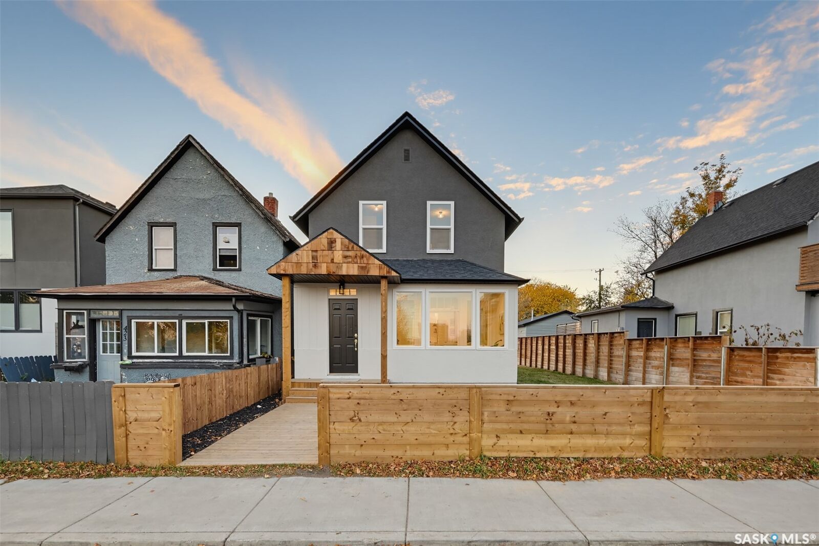 Property Photo: 421 C Avenue S SK S7M 1N6
