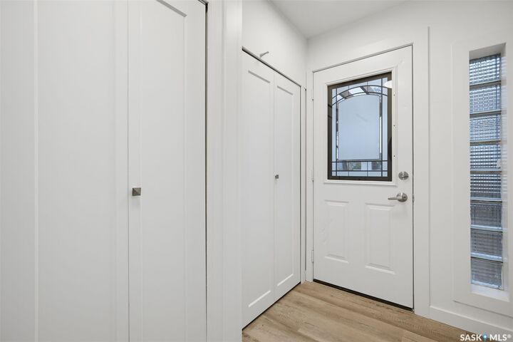 Property Photo:  1228 1st Avenue  SK S7K 1Y6 
