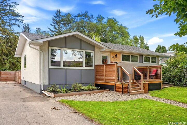 Property Photo:  43 Richardson Crescent  SK S4S 4J2 