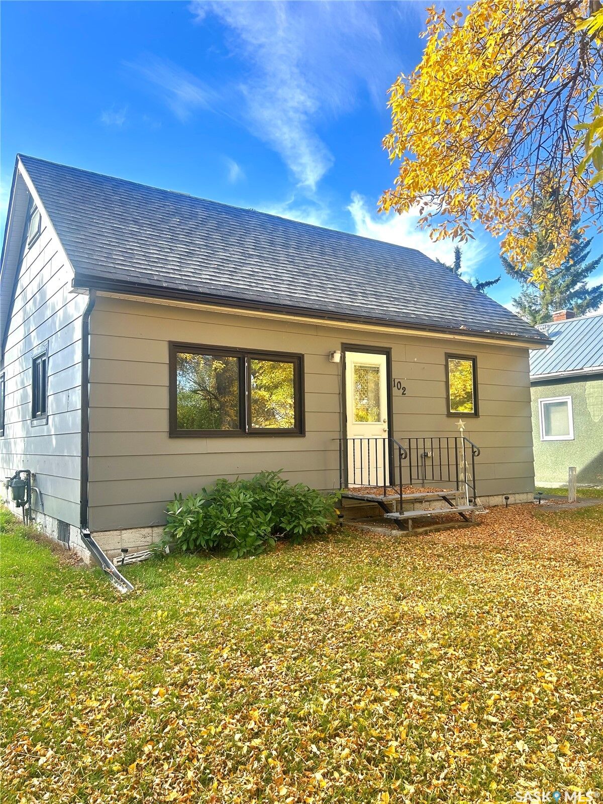 Property Photo:  102 McKendre Street  SK S0G 1H0 