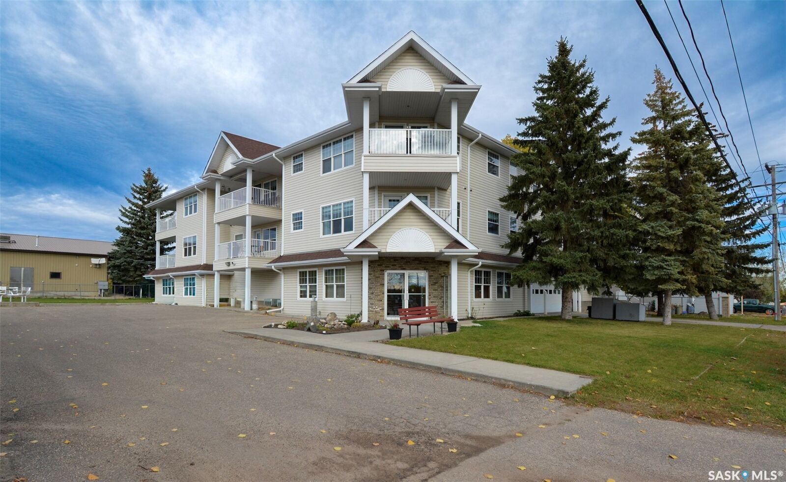 Property Photo: 100 5th Avenue 206 SK S0G 4C0