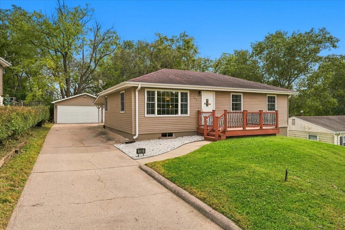 Property Photo:  105 Louise  Avenue  IA 51534 
