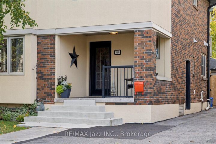 Property Photo:  390 Mary Street N  ON L1G 5E1 
