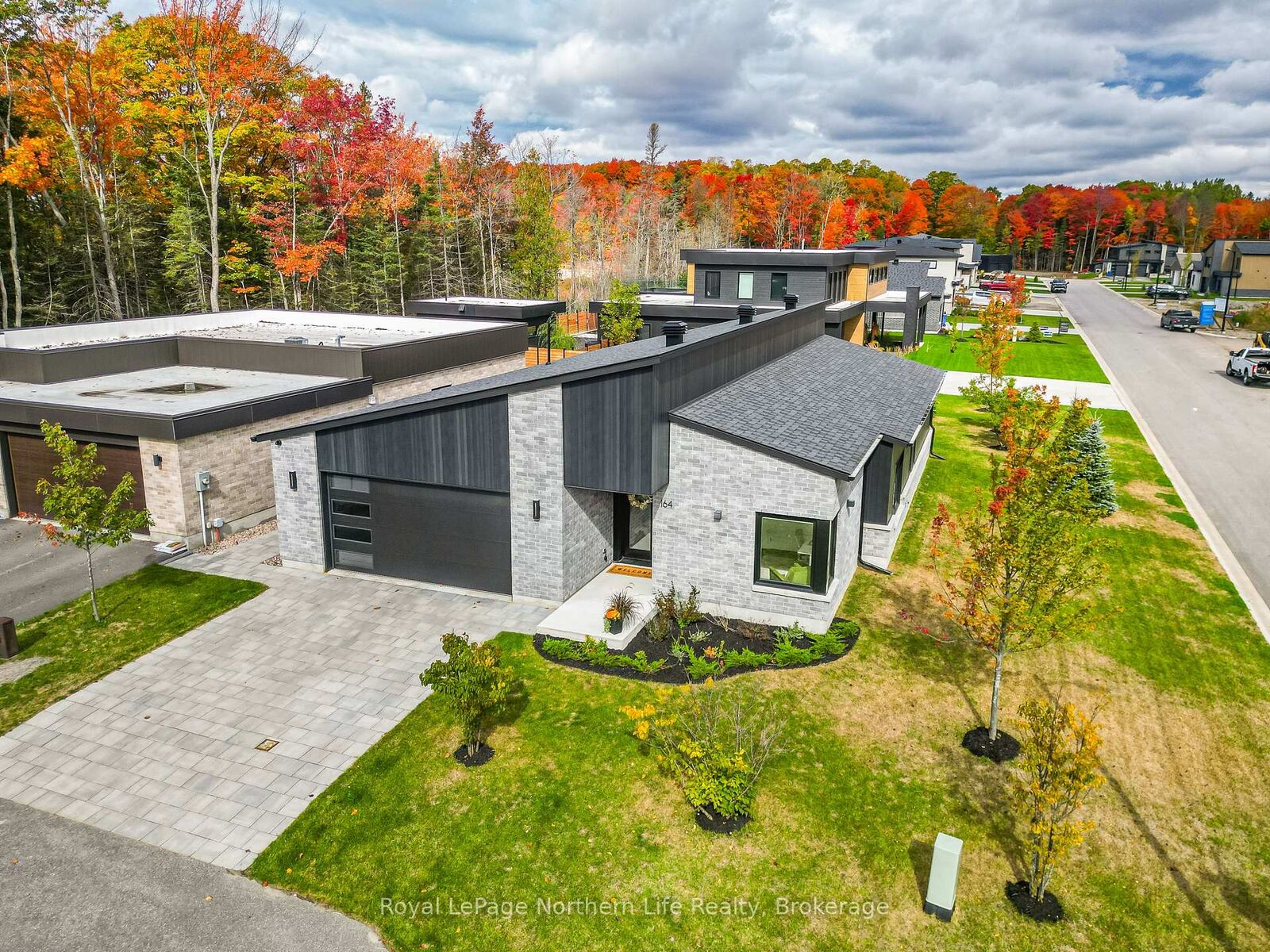 Property Photo:  164 Sugarbush Street  ON P1C 1M8 