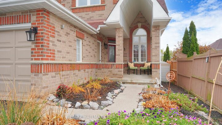 Property Photo: 1035 Beatrice Street E Upper ON L1K 2L3
