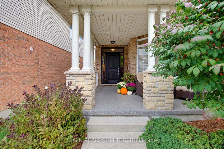 Property Photo:  15 Oriole Lane  ON N5R 6K8 