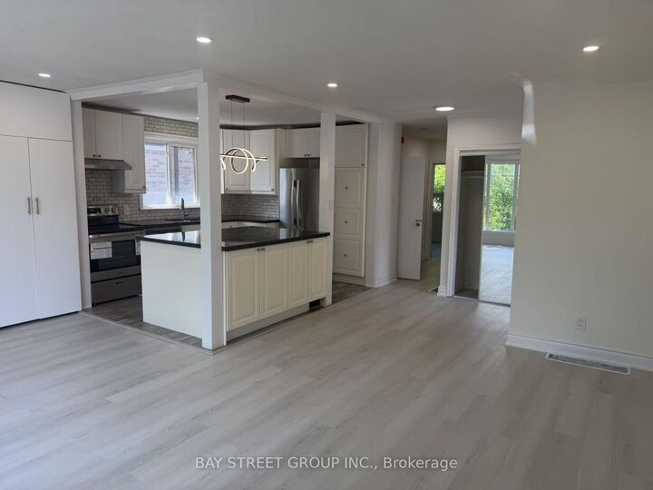 Property Photo:  517 Lynett Crescent  ON L4C 2V8 