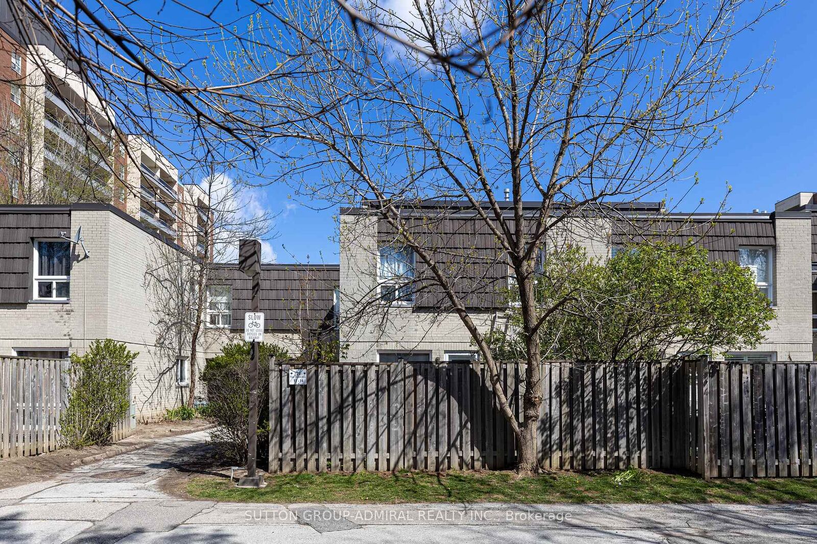 Property Photo:  21 Four Winds Drive 11  ON M3J 1K7 