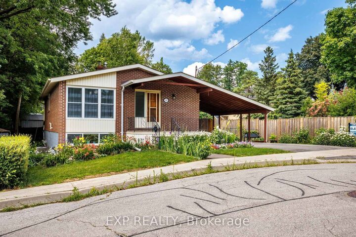 Property Photo:  30 Harrison Avenue  ON L4G 1E1 