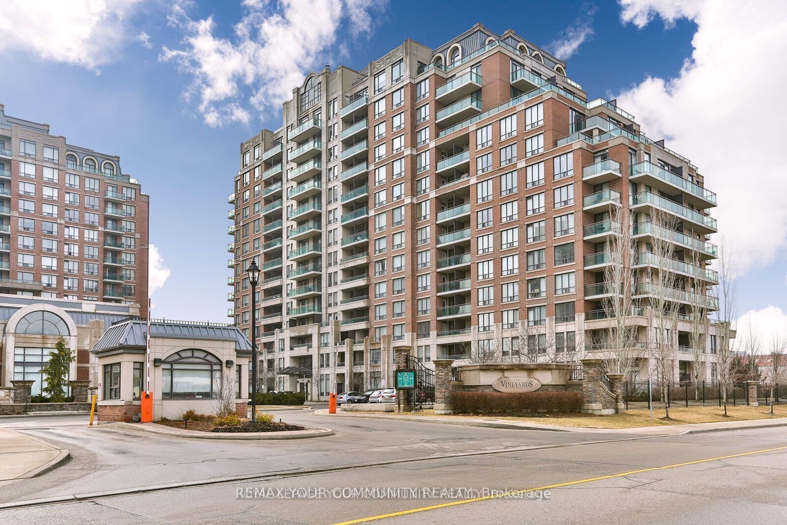 Property Photo:  350 Red Maple Road 402  ON L4C 0T5 