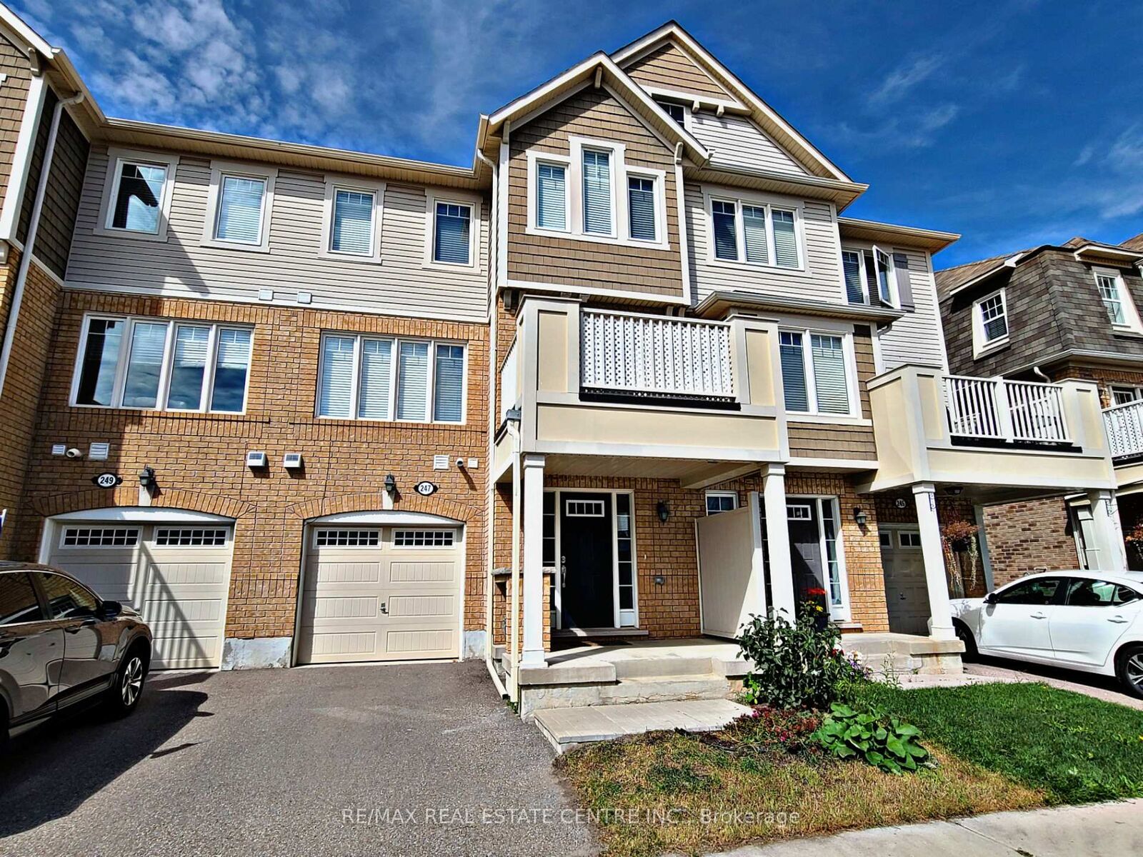 Property Photo:  247 Slingsby Landing  ON L9T 8N6 