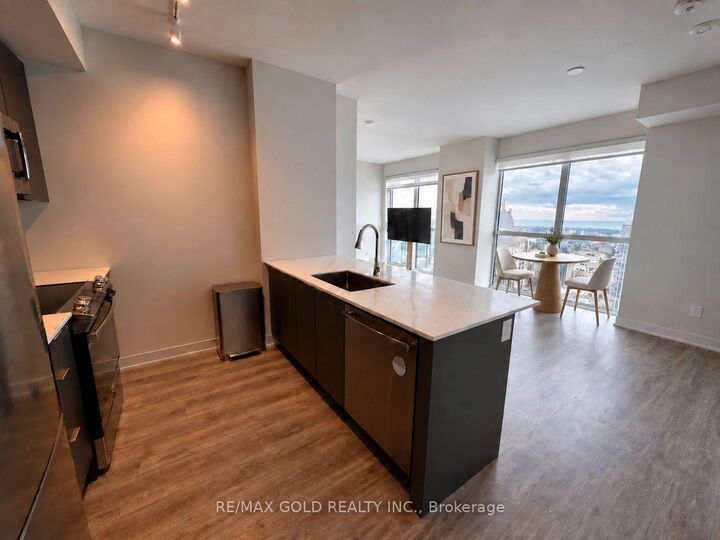 Property Photo:  430 Square One Drive 4403  ON L5B 0L6 