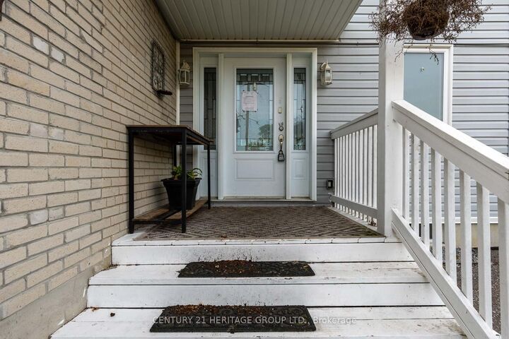 Property Photo:  274 Demaine Crescent  ON L4C 2W5 