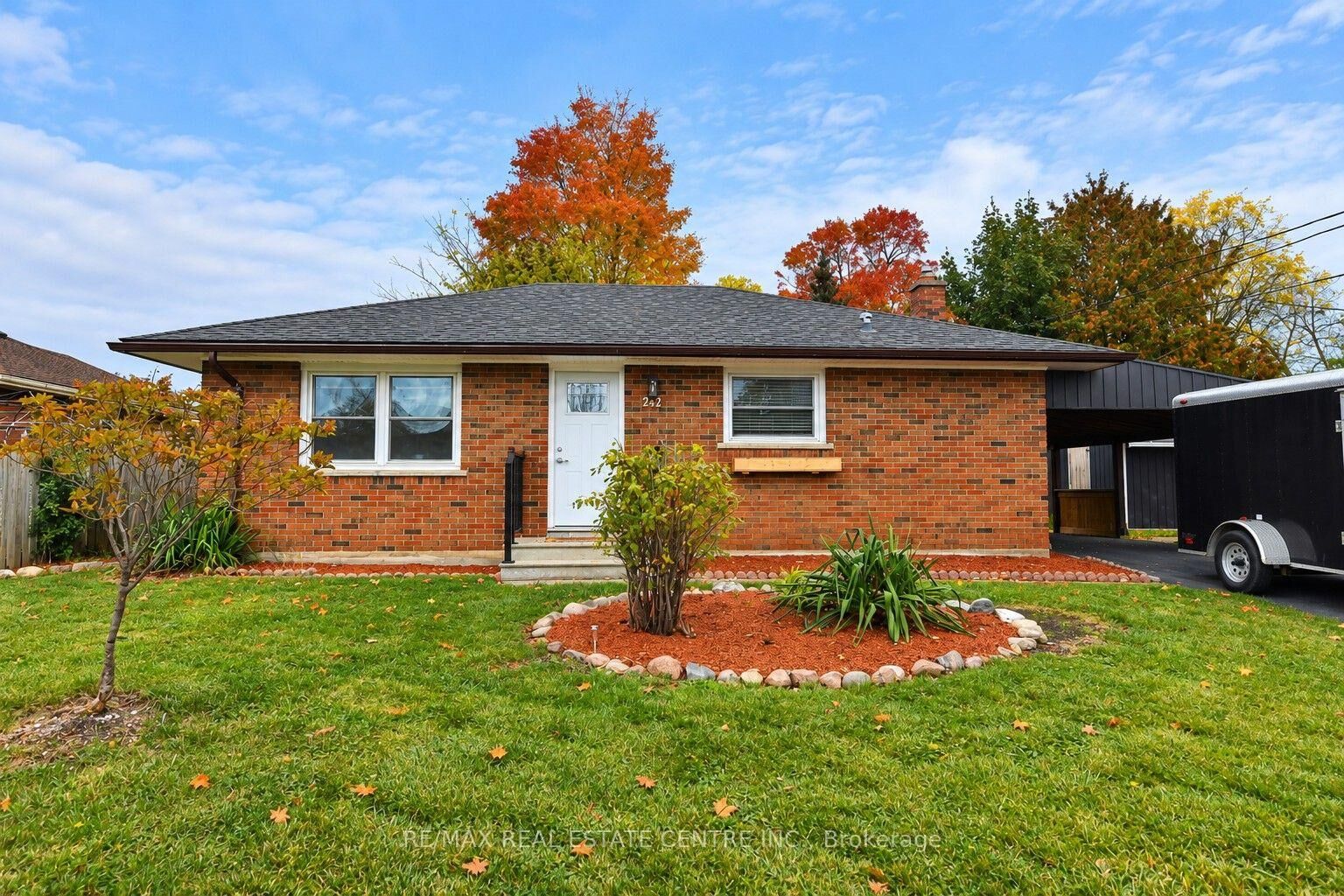Property Photo:  242 Chestnut Street S  ON N3H 2J7 