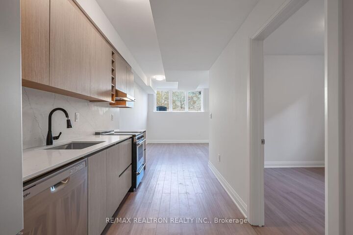 Property Photo:  101 Sophia St W Street  ON L4N 1J4 