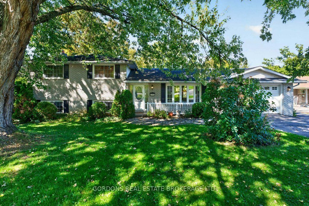 Property Photo:  679 Palace Road  ON K7R 1A6 