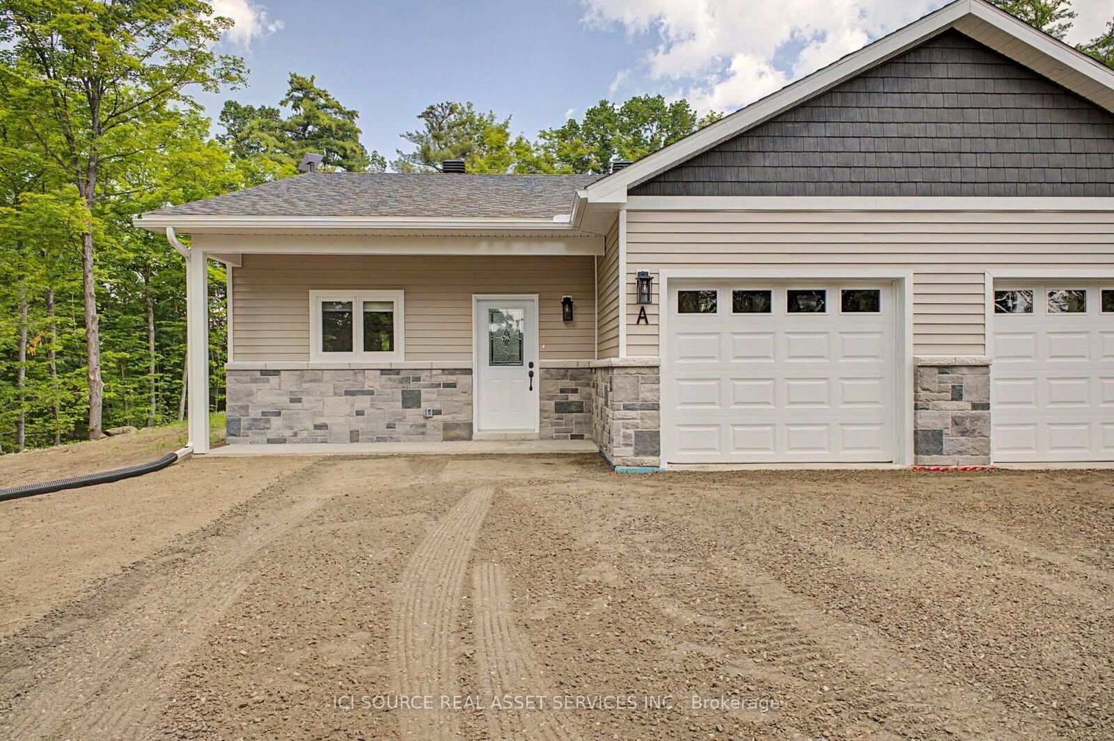 Property Photo:  264 Garden Of Eden Road  ON K7V 3Z8 