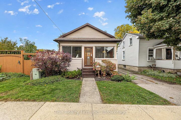 Property Photo:  741 Nelson Street  ON N4S 4J2 