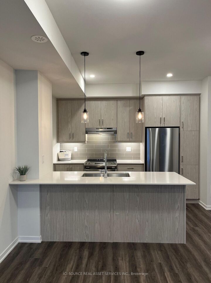 Property Photo:  131 Honeycrisp Crescent 230  ON L4K 0N7 