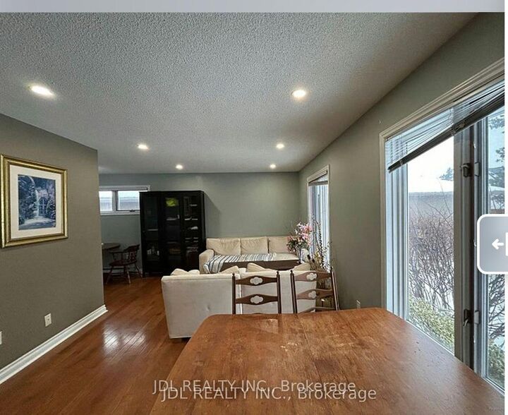 Property Photo:  110 Robinson St Street One Bedroom Main Floor  ON L3P 1P1 
