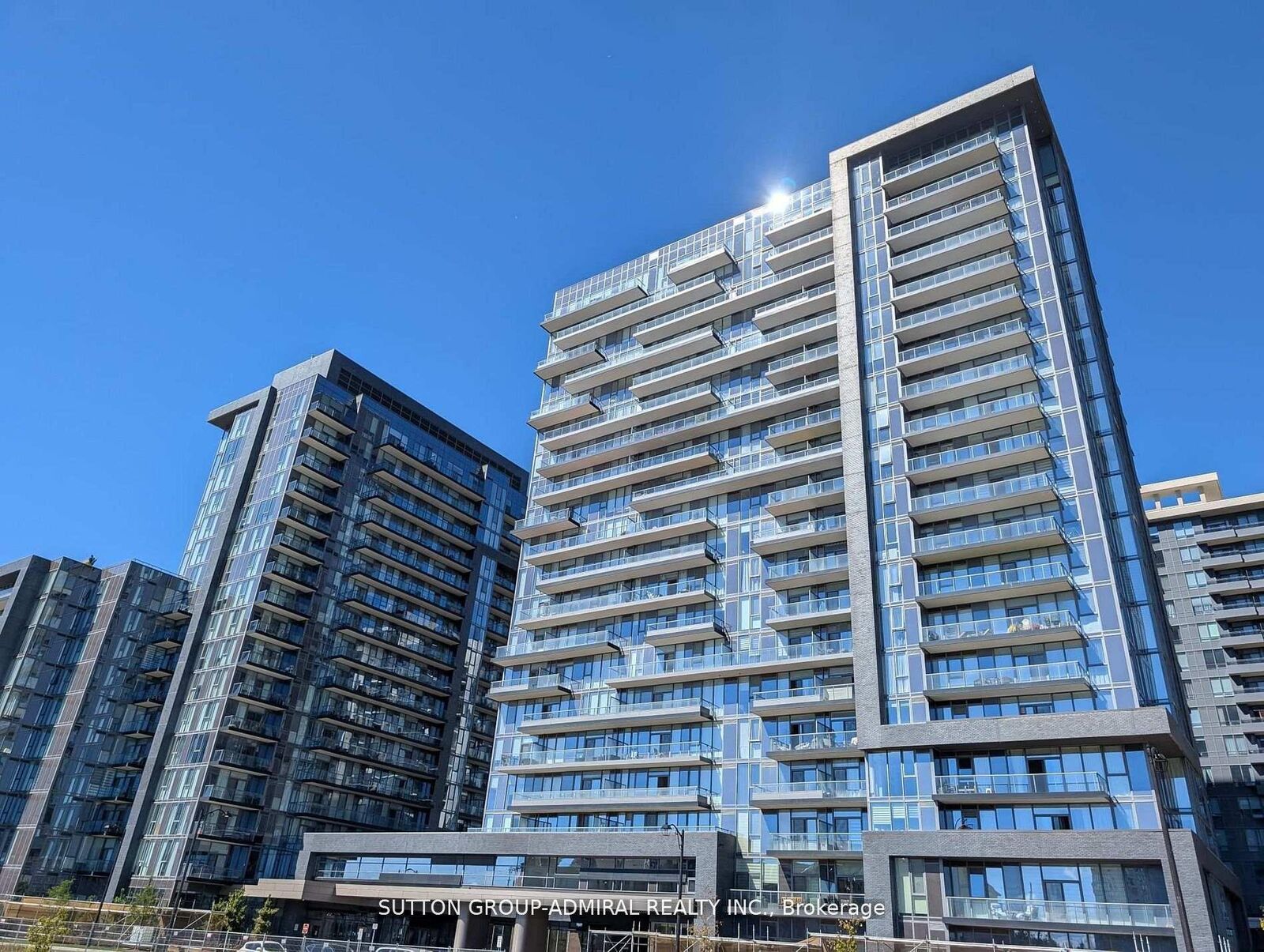 Property Photo:  20 Gatineau Drive 1103  ON L4J 0L3 