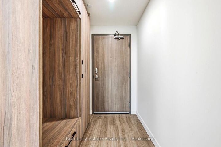 Property Photo:  49 Walnut Street S 1208  ON L8N 2K9 