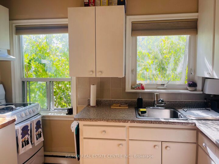 Property Photo:  34 Singleton Road Main Level  ON M1R 1H9 