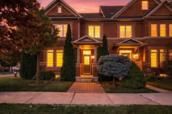 Property Photo:  5569 Waterwind Crescent  ON L5M 0G3 
