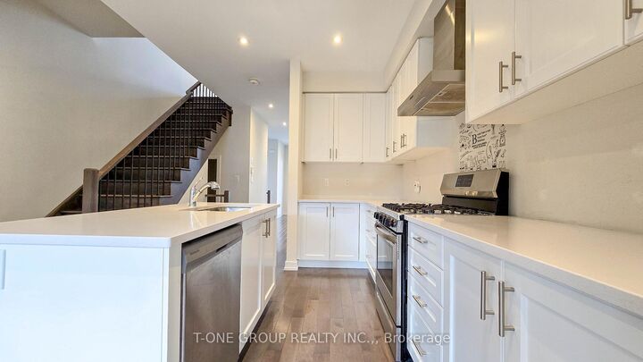 Property Photo:  32 Harvest Field Road  ON L6B 1N4 