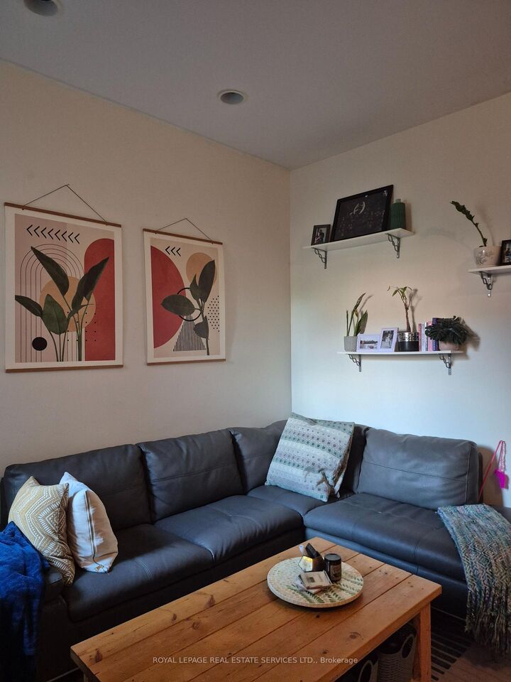 Property Photo:  804 Bloor Street W Main Floor  ON M6G 1L9 