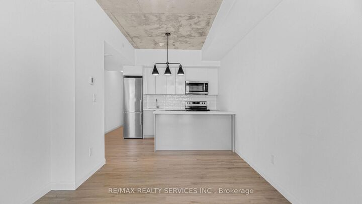 Property Photo:  7 Erie Avenue 811  ON N3S 2A7 