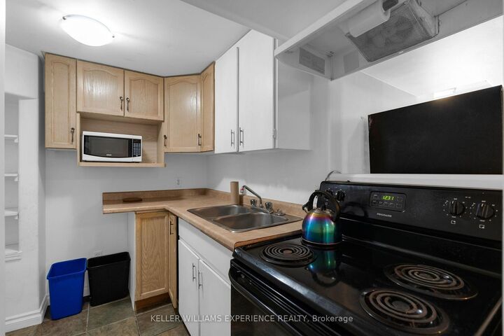 Property Photo:  49 Daphne Crescent Lower  ON L4M 2Y7 