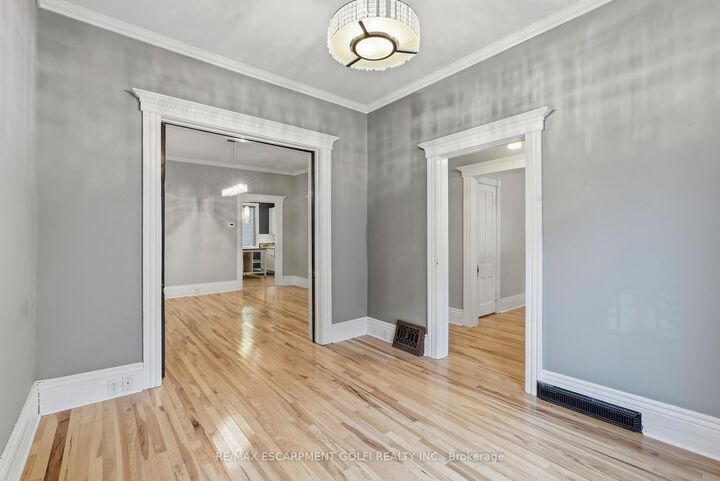 Property Photo:  198 Duke Street  ON L8P 1Y2 