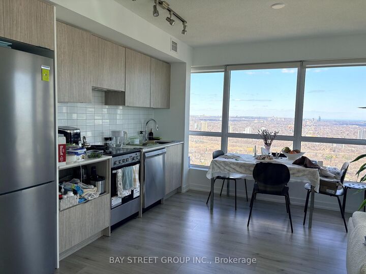 Property Photo:  395 Bloor Street E 4010  ON M4W 1H7 