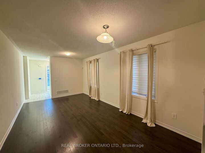 Property Photo:  1559 Kitchen Court  ON L9E 1Y7 