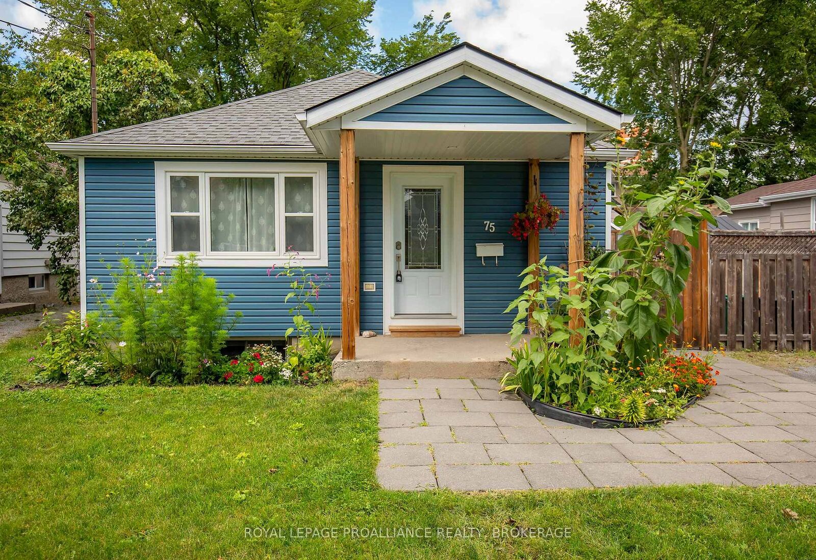 Property Photo:  75 Scott Street  ON K7L 1L6 